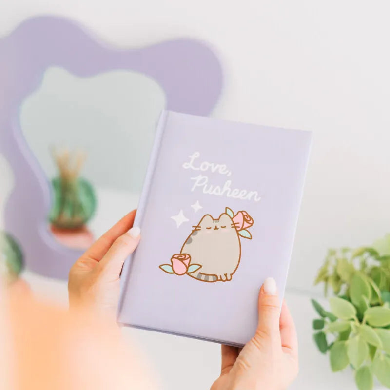 Pusheen – A5 užrašų knygelės ir rašiklio rinkinys iš „Moments“ kolekcijos