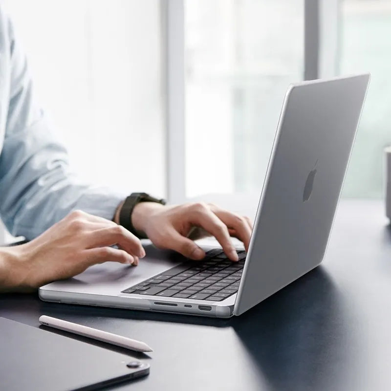 Spigen AirSkin – dėklas MacBook Pro 16" (M5/M4/M3/M2/M1/2026-2021) (Frost Clear)