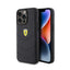 Ferrari Quilted Metal Logo – dėklas iPhone 15 Pro Max (juodas)