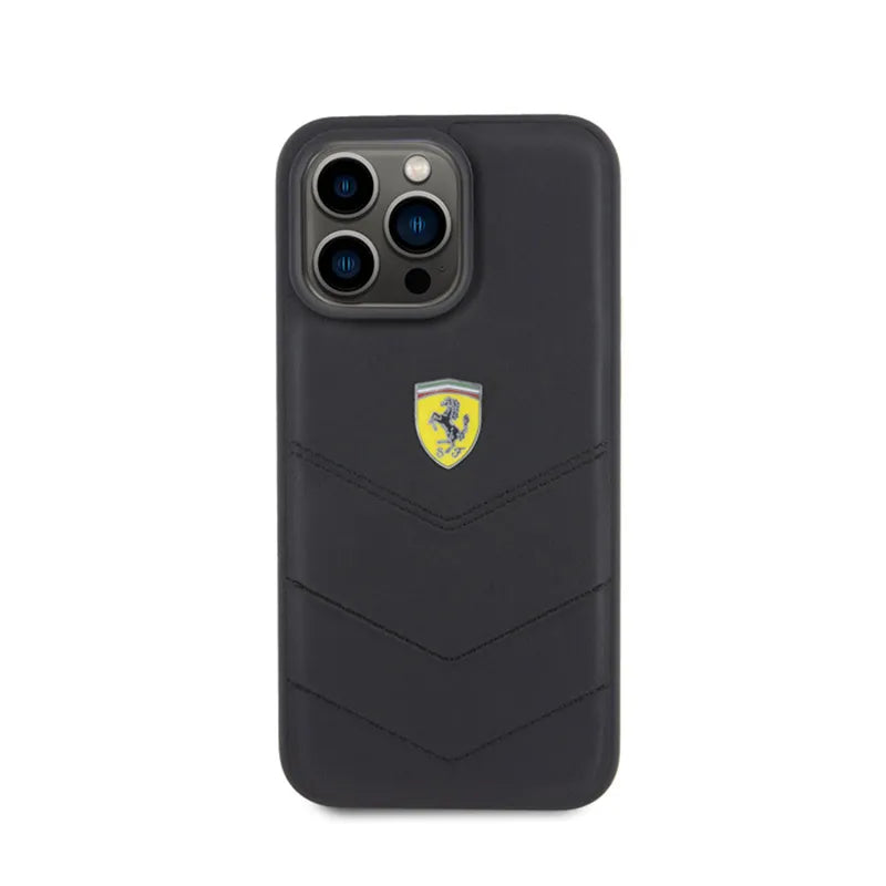 Ferrari Quilted Metal Logo – dėklas iPhone 15 Pro Max (juodas)