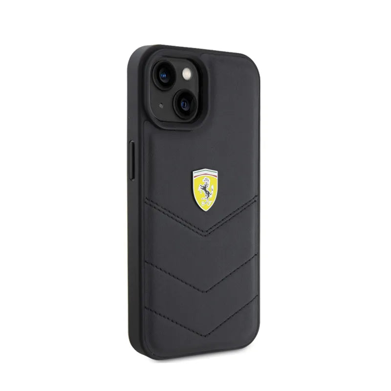 Ferrari Quilted Metal Logo – dėklas iPhone 15 (juodas)