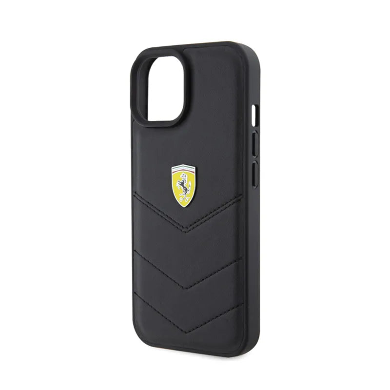 Ferrari Quilted Metal Logo – dėklas iPhone 15 (juodas)