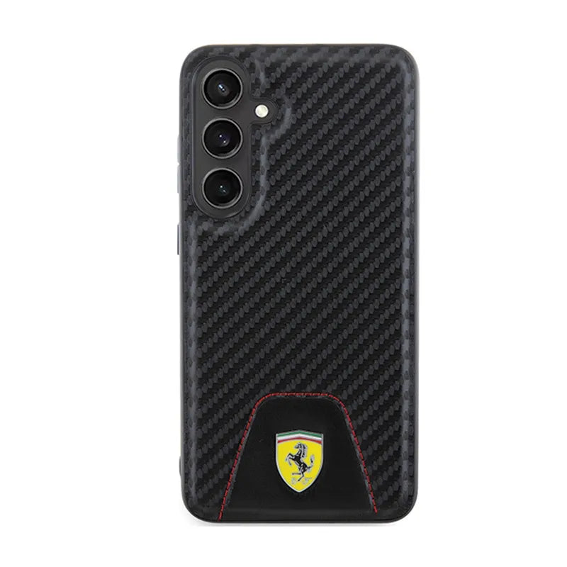 Ferrari Carbon Stitched Bottom - dėklas Samsung Galaxy S24+ (juodas)