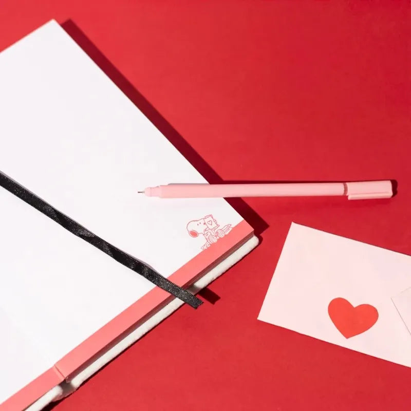 Snoopy – Pliušinė užrašų knygelė / A5 formato užrašų knygelė iš „Love Season“ kolekcijos