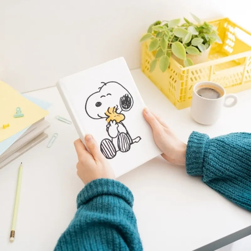 Snoopy – Pliušinis sąsiuvinis / A5 formato užrašų knygelė iš „Lazy Days“ kolekcijos