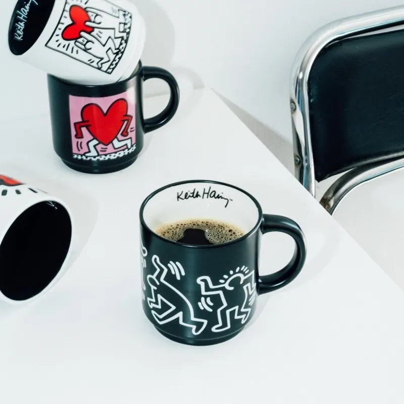 Keith Haring – 4 keraminių puodelių rinkinys su stovu, 300 ml