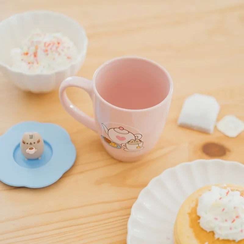 Pusheen – keraminis puodelis su silikoniniu dangteliu ir 3D figūrėle, 350 ml