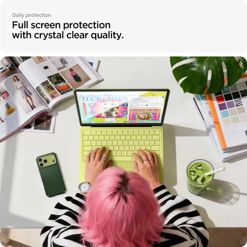 Spigen Glas.tR Slim FC – grūdintas stiklas MacBook Neo (juodas rėmelis)