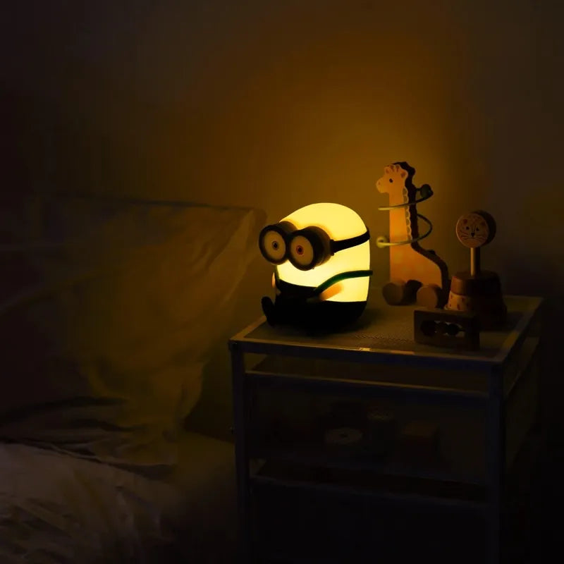 Minions – Minkštas silikoninis LED naktinis šviestuvas vaikams Bob 15 cm