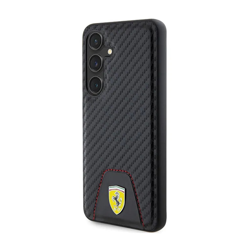 Ferrari Carbon Stitched Bottom – dėklas Samsung Galaxy S24 (juodas)