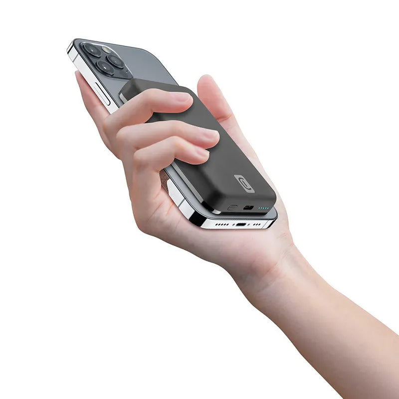 Cellularline MAG 5000 - 5000mAh 7.5W MagSafe indukcinė išorinė baterija (juoda)