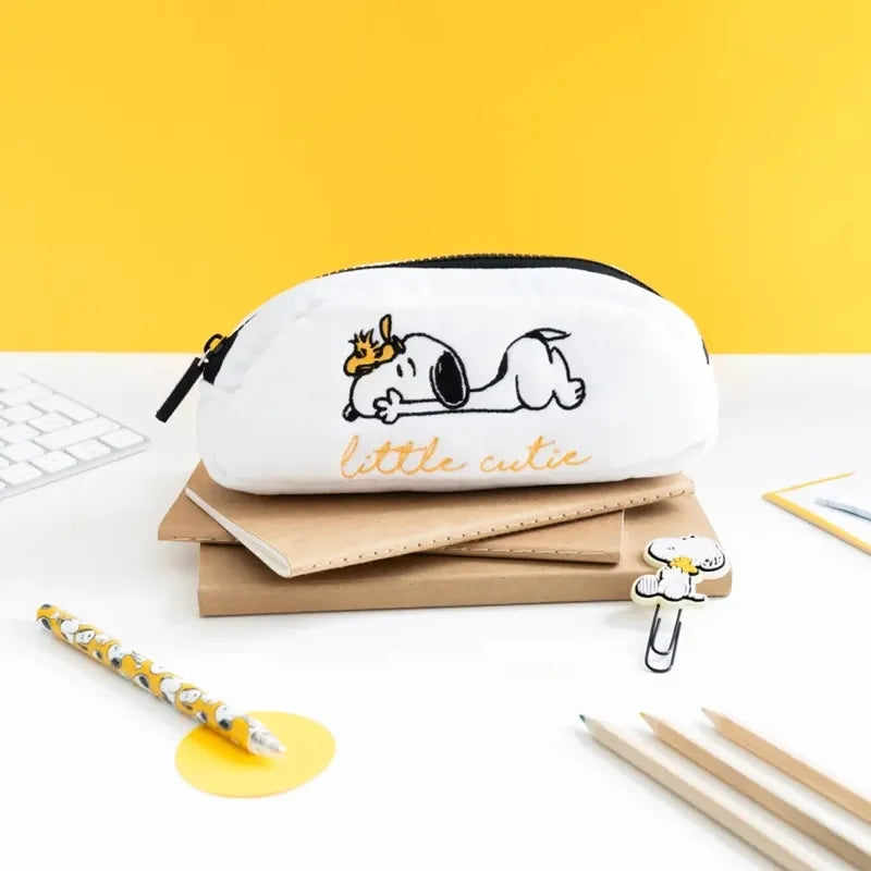 Snoopy – Pliušinis penalas priedams iš „Lazy Days“ kolekcijos