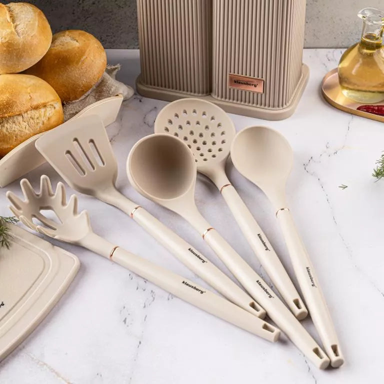 Klausberg virtuvinių peilių, įrankių ir pjaustymo lentos rinkinys, 12 dalių, smėlio spalvos KB-7935