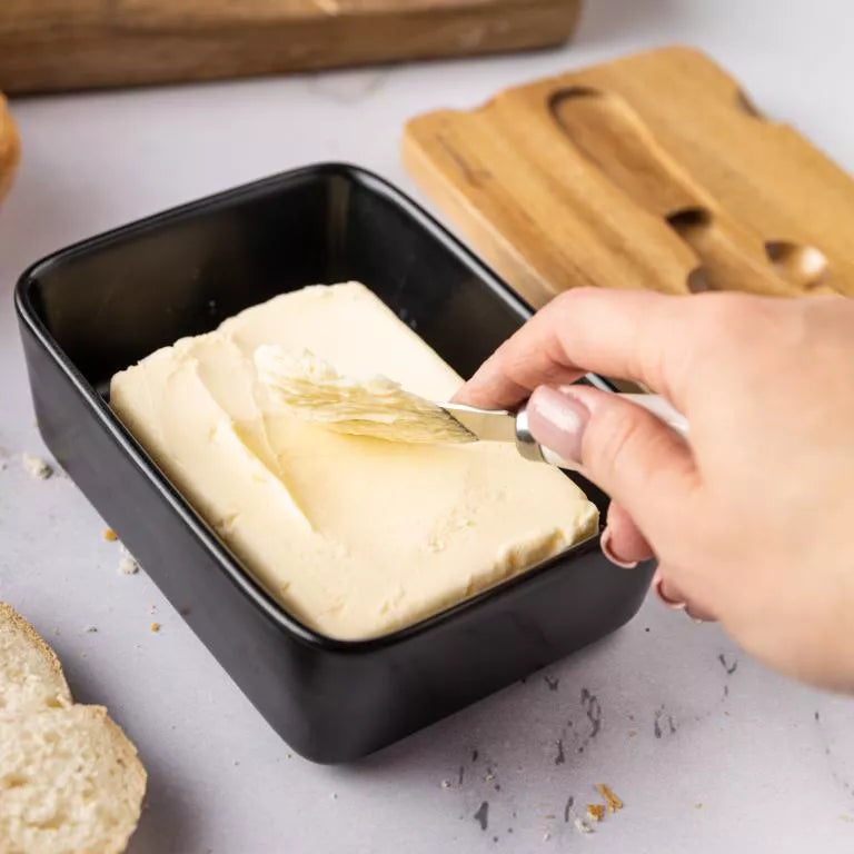 Klausberg keraminė sviestinė su akacijos dangčiu ir peiliuku, juoda KB-7784