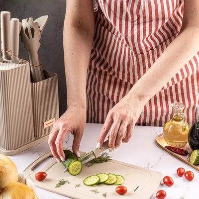 Klausberg virtuvinių peilių, įrankių ir pjaustymo lentos rinkinys, 12 dalių, smėlio spalvos KB-7935